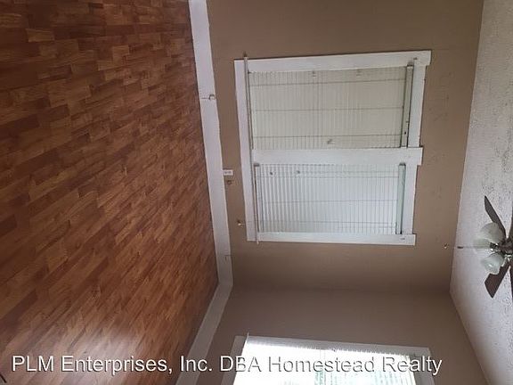 5th image of 916 W Lucas Dr