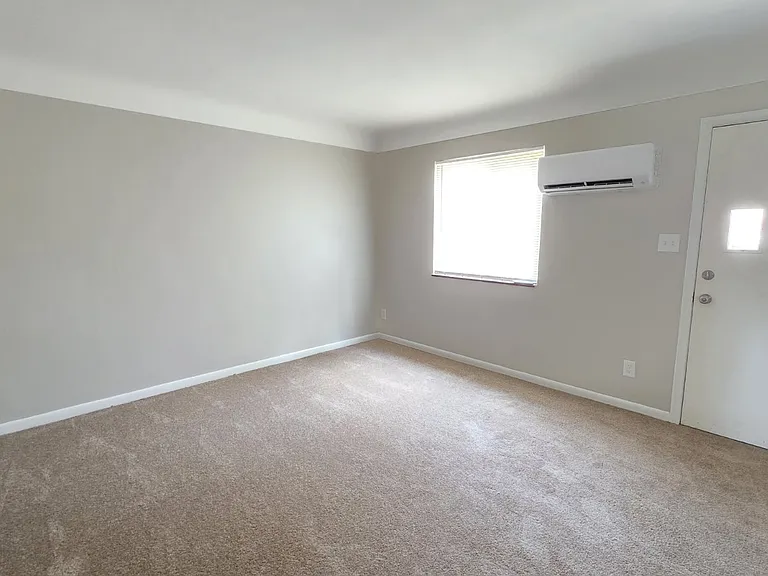 5909 N Wayne Rd — Photo 8