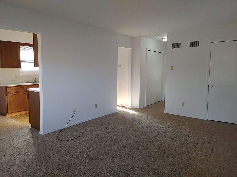 1st image of 613 Boxwood Dr APT 1