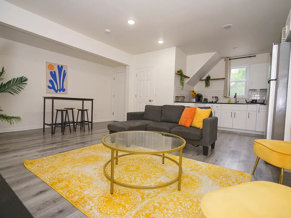 107 Highland Ave #1