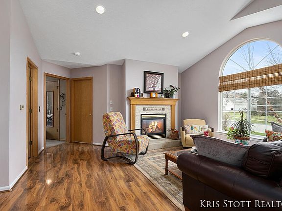 3rd image of 575 Sunbrook St SE