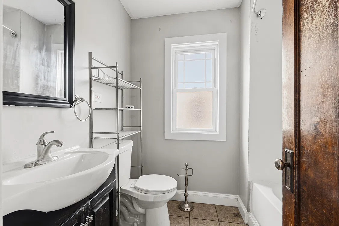 3 bed, 1.5 bath, 1314 sqft, $1,745 — Photo 3