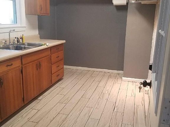 4th image of 2147 Island Home Ave