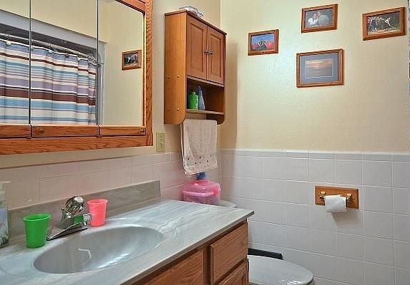 2nd image of 1524 Meadow Ct