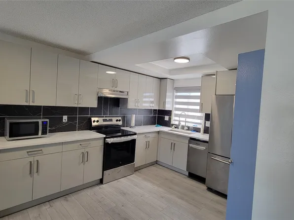 8823 Holly Drive #B-207, Everett, WA 98208