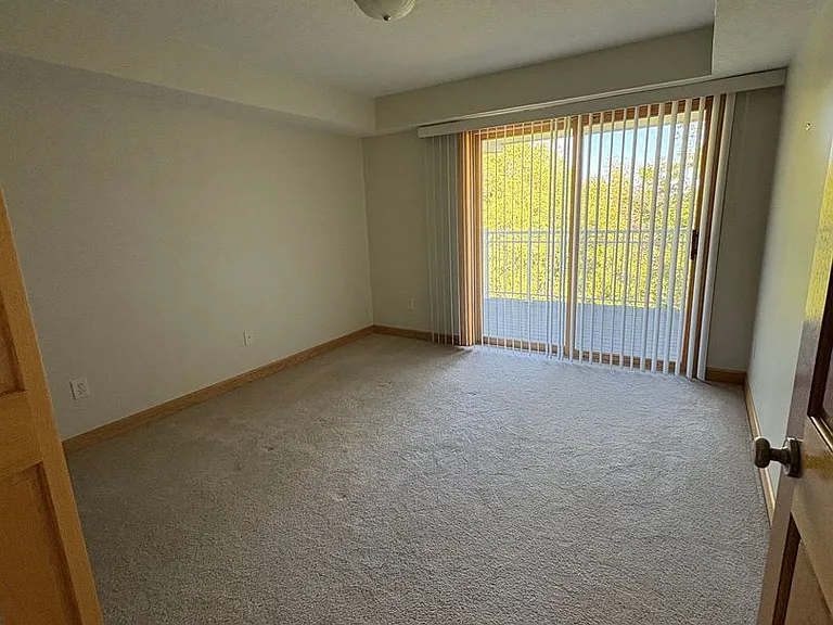 Shelly Rose Apartments — Photo 15