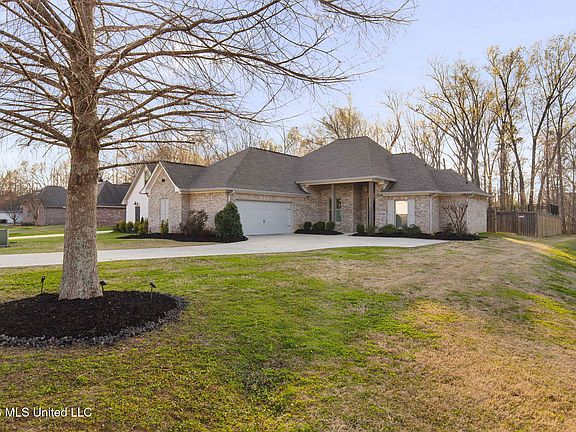 4th image of 302 Oakville Cir
