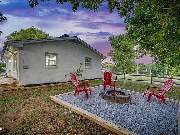 4th image of 3311 Mayfield Dr