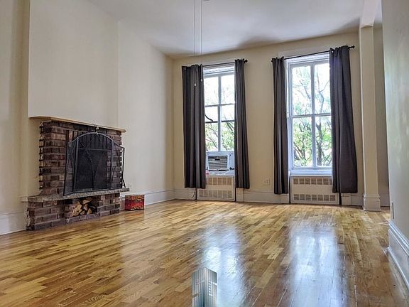 2nd image of 215 Saint James Pl APT 3A
