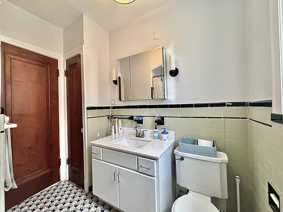 5th image of 3527 Lawn Ave #3527
