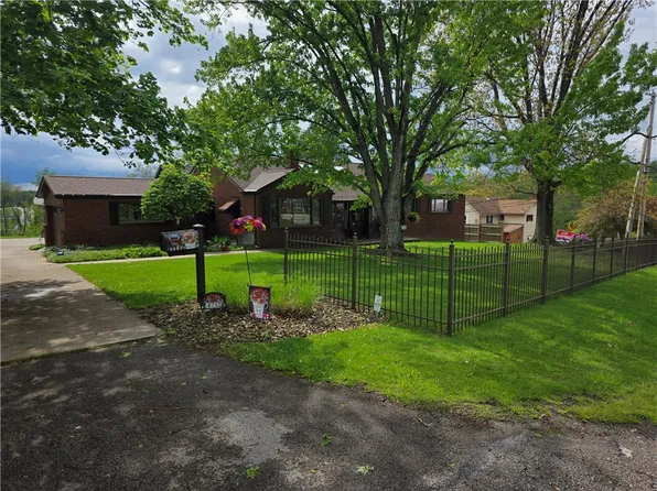 934 W Newton Rd, Greensburg, PA 15601