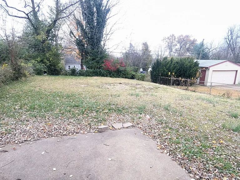 306 Mueller Ave — Photo 9