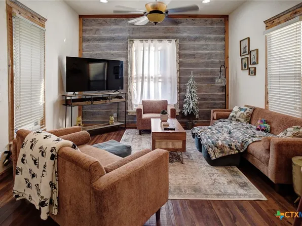 104 Coke St, Yoakum, TX 77995