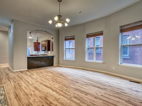 3rd image of 4537 S King Dr #1