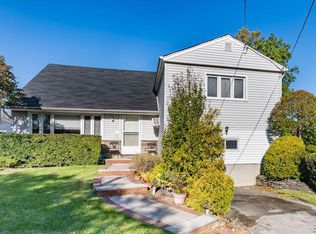 850 Ibsen Street, Woodmere, NY 11598