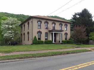 1208 Ridge Ave, New Cumberland, WV 26047