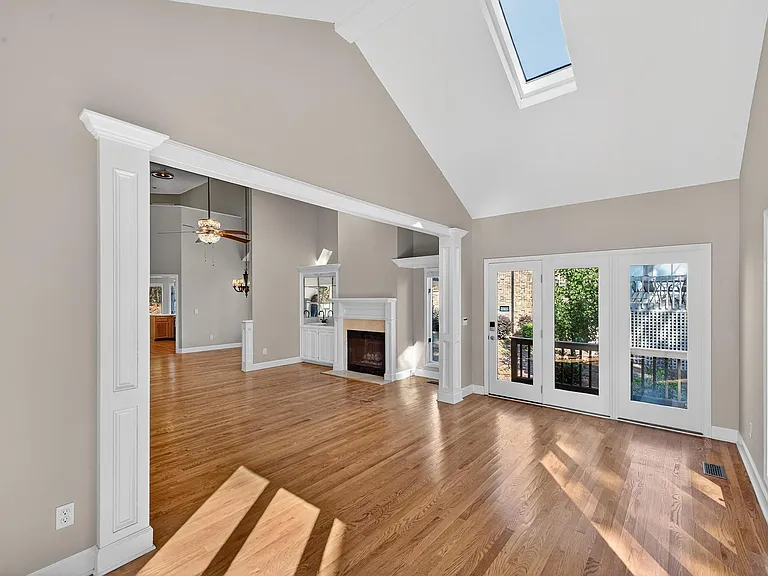 205 Club Villa Dr W — Photo 4