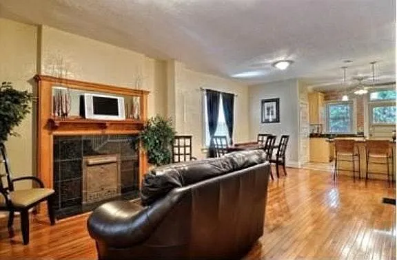 3 bed, 1.5 bath, 1680 sqft, $2,950 — Photo 3