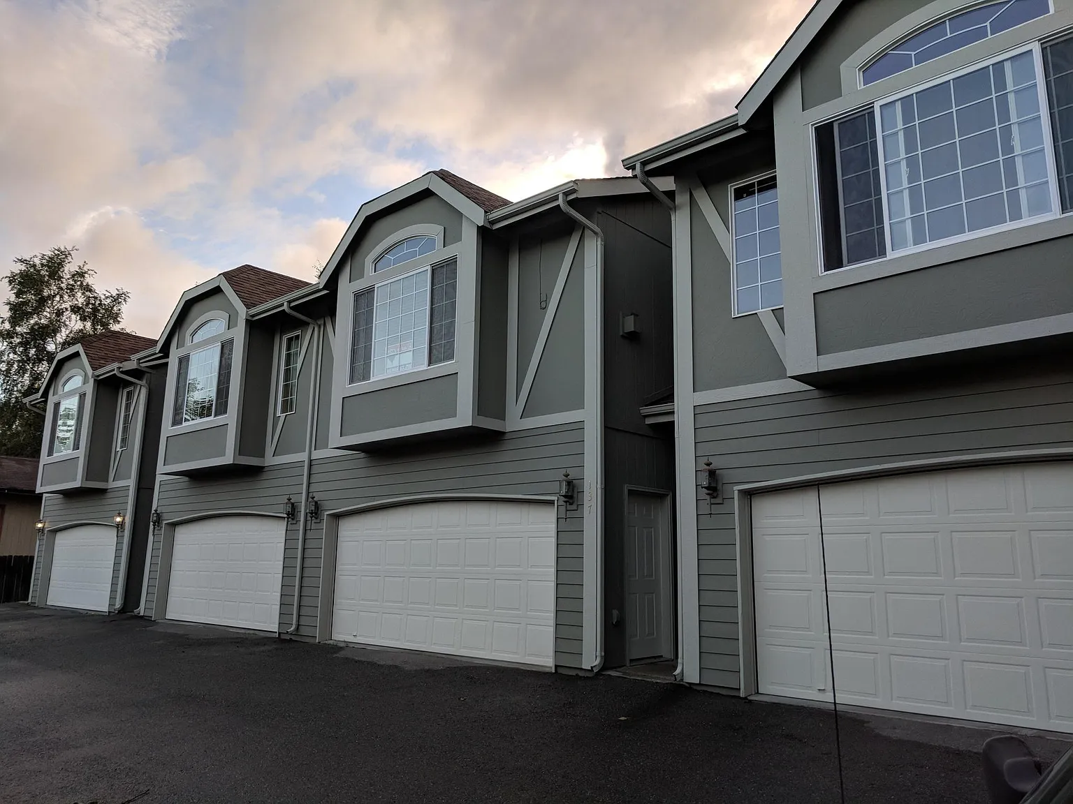 3 bed, 1400 sqft, $2,400 — Photo 2