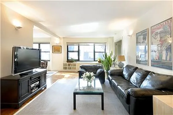 Sold by Warburg | media 12
