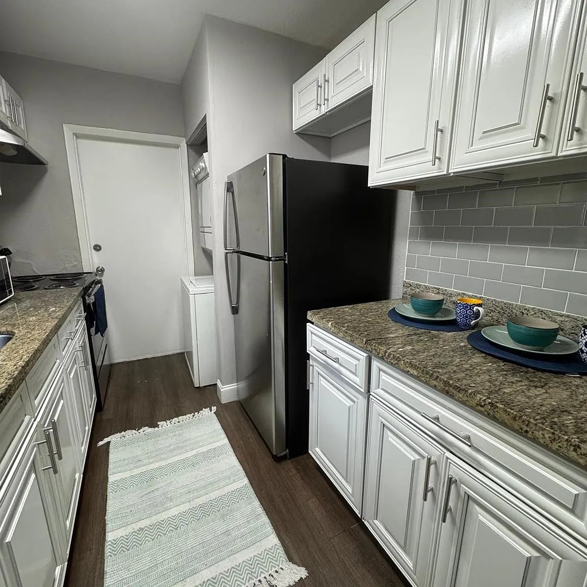 3 bed, 1.0 bath, 750 sqft, $2,449 — Photo 2