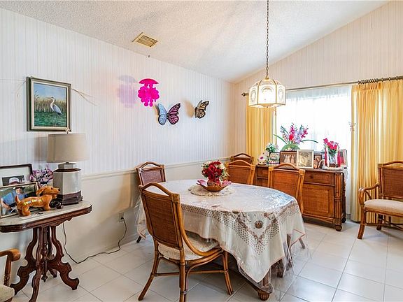 4th image of 1831 Wolf Laurel Dr
