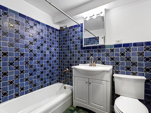 5th image of 308 Lafayette Ave #1