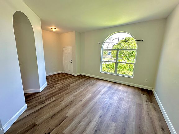 4th image of 12822 Woodbury Glen Dr