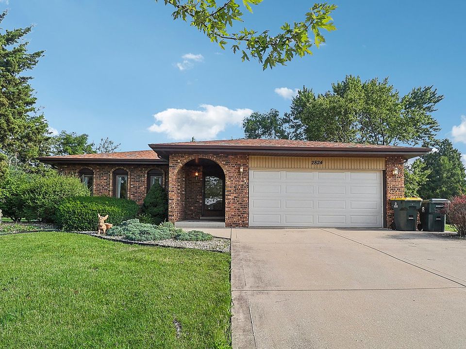 1st image of 2824 Lake Park Ct