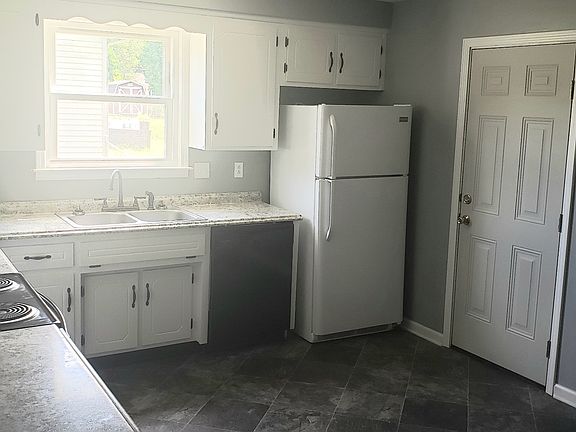 4th image of 564 Jacquie Dr