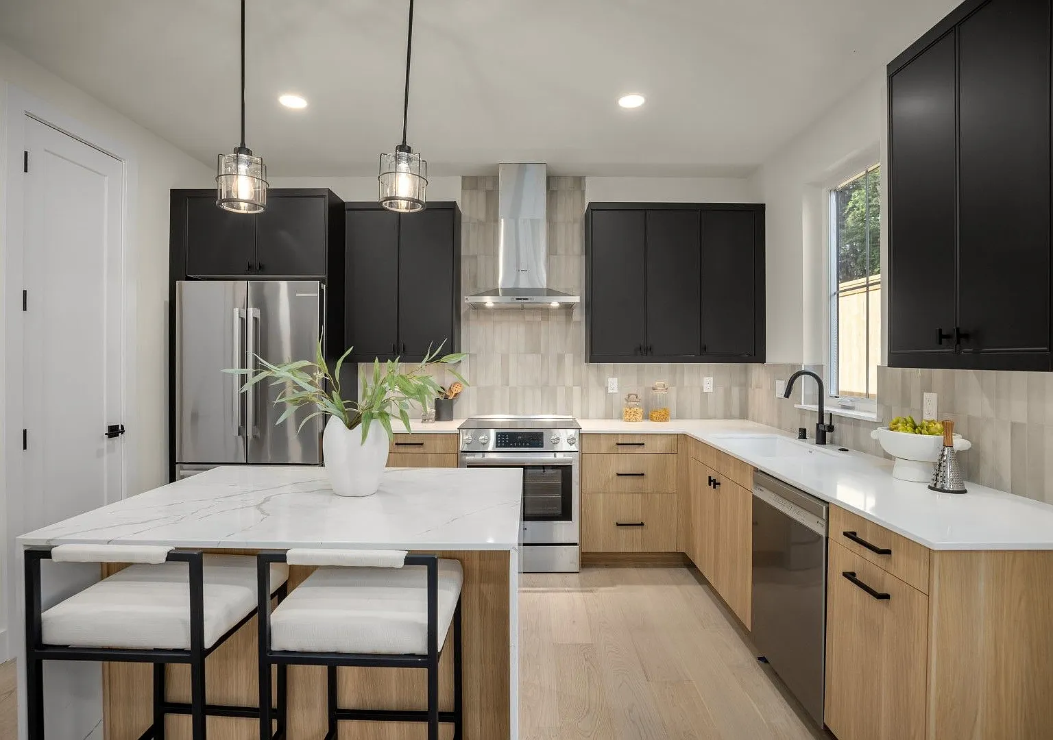 3Bd/2.25Ba Kirkland Townhome — Photo 4