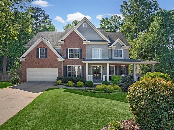 3rd image of 6895 Ridgefield Dr