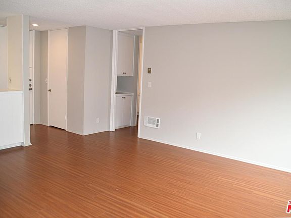 3rd image of 5900 Canterbury Dr APT A109