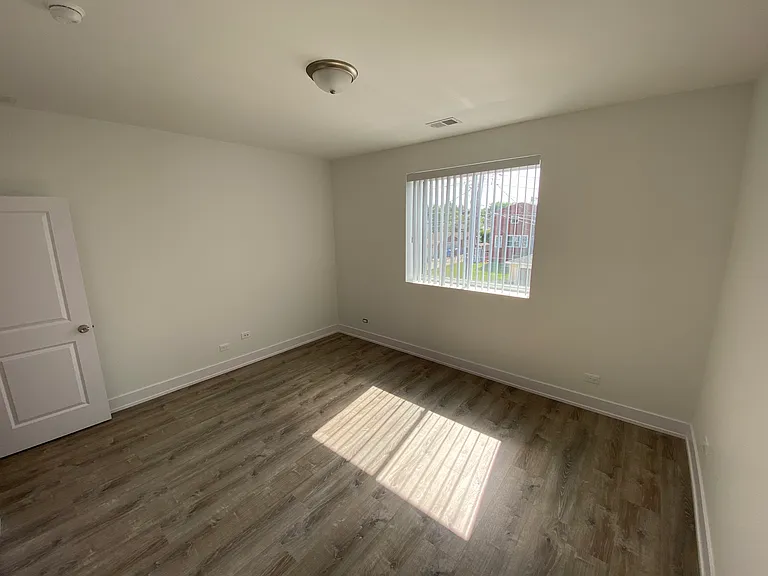 4418 N Austin Ave #102 — Photo 15