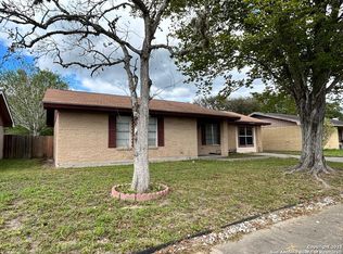 1209 Fairview Dr, Beeville, TX 78102