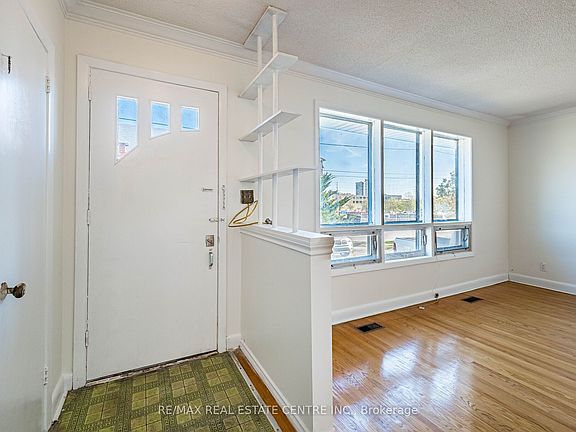 4th image of 3066 Cook St
