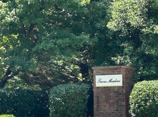 9030 Cinnabay Dr, Charlotte, NC 28216