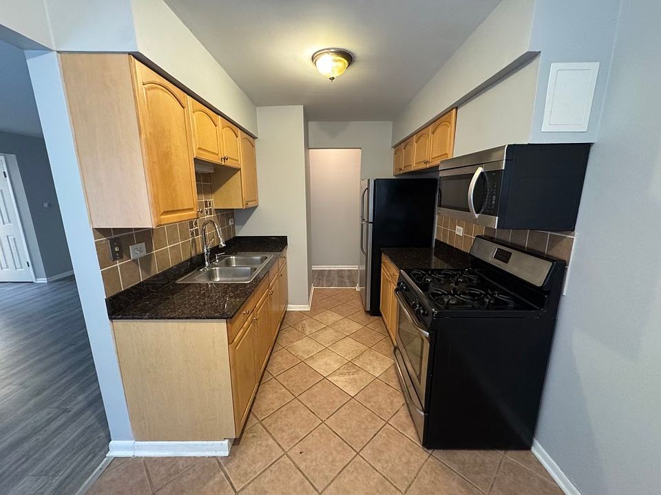 1st image of 3057 N Narragansett Ave #G2