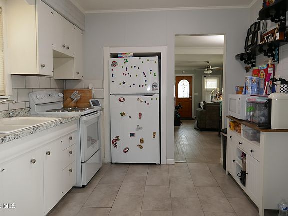 3rd image of 2555 Westbrook Dr