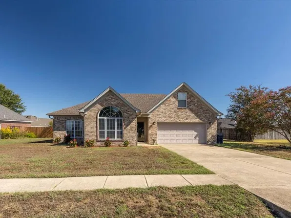 827 Bayou Vista Dr, Marion, AR 72364