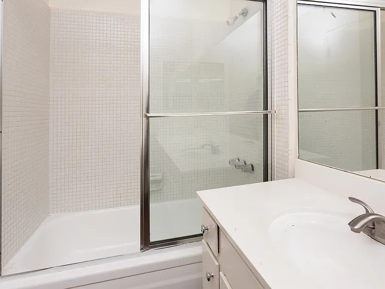 13157 Oxnard St #103 — Photo 11