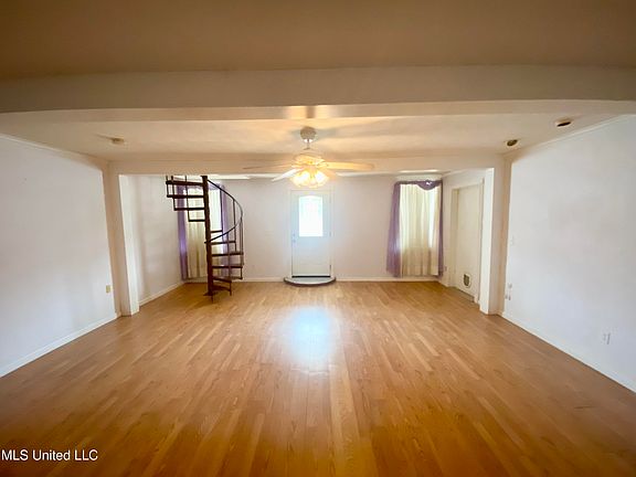 4th image of 119 Dampeer St