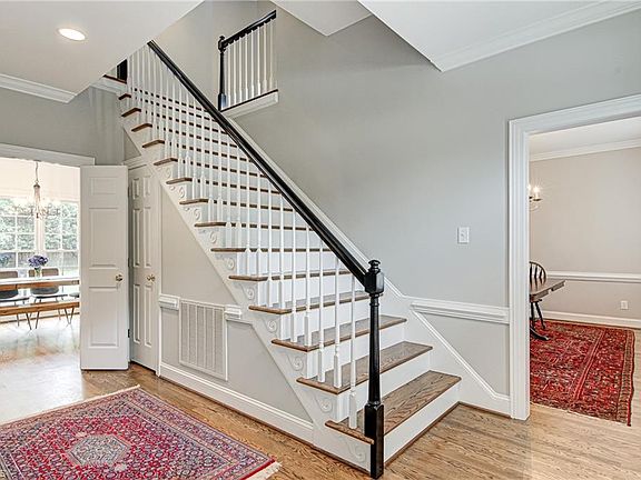 4th image of 8 Independence Ct