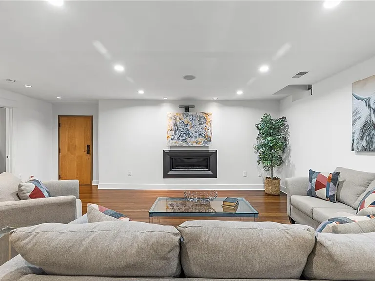 1822 Harcum Way #1 — Photo 7