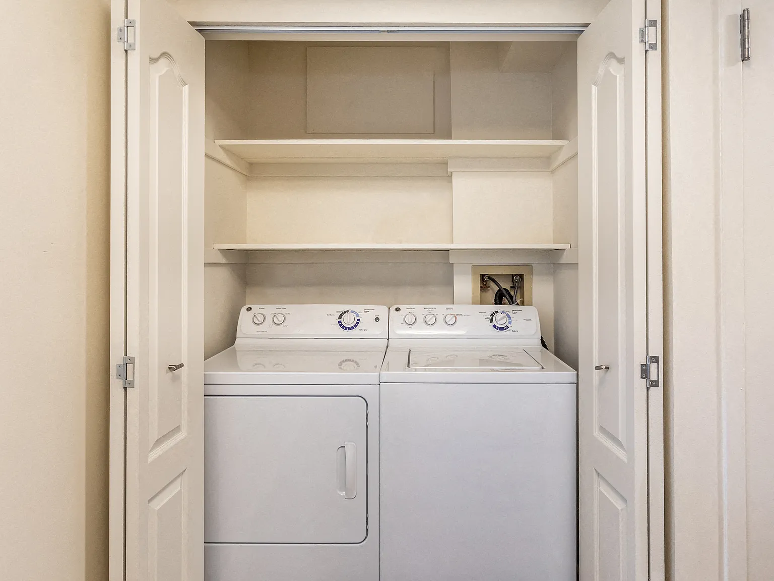 Ivy Hall Apartments — Photo 2