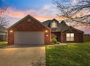 8477 W Vista Terrace Dr, Fayetteville, AR 72704