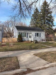 900 E Holt AVENUE, Milwaukee, WI, 53207