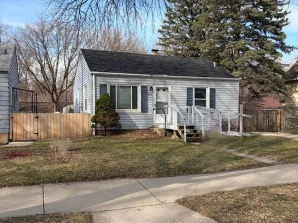 900 East Holt AVENUE, Milwaukee, WI 53207