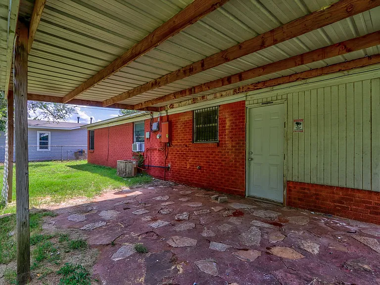 1904 Cherry Ln — Photo 5