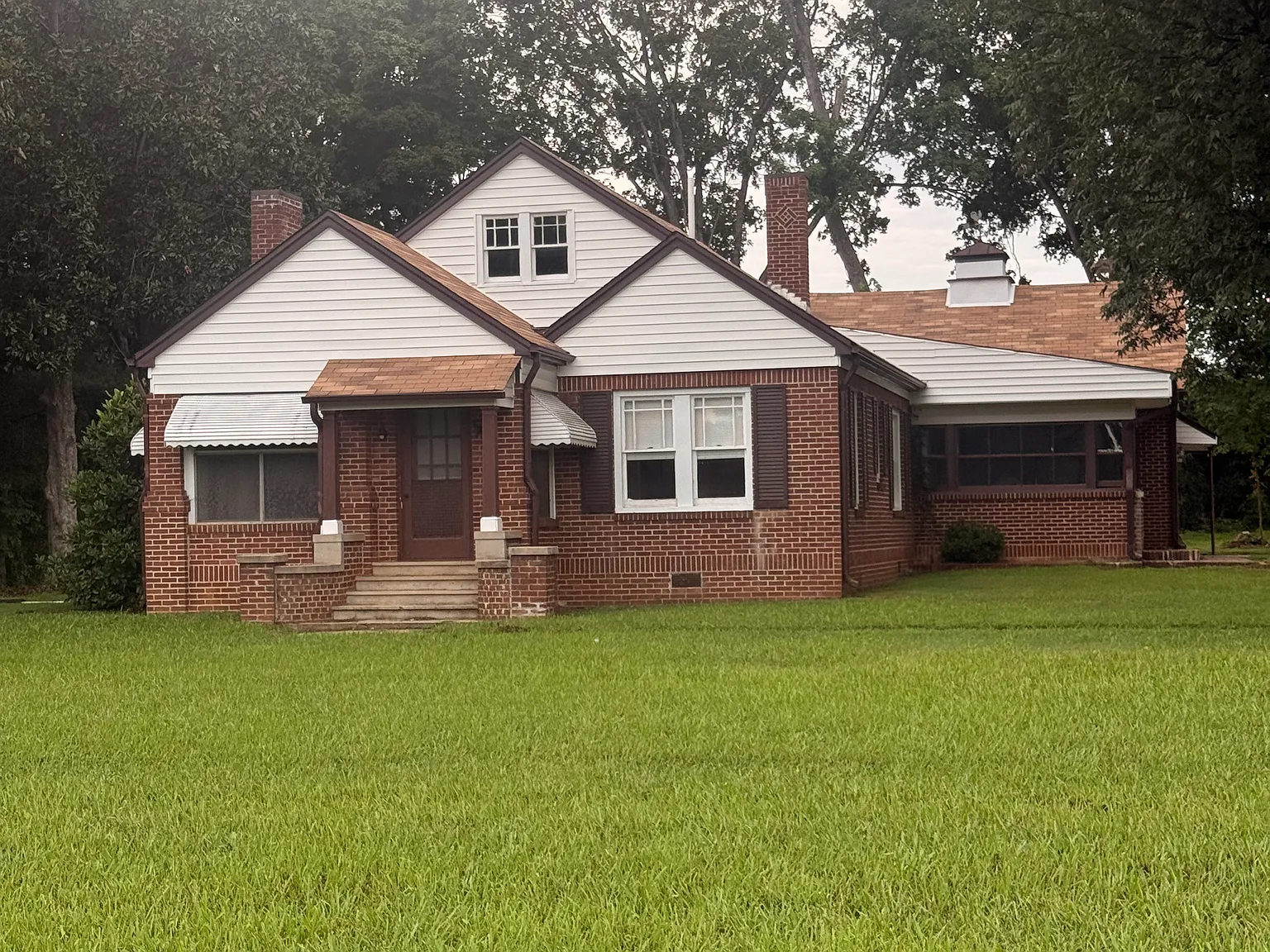 4 bed, 2.5 bath, 1558 sqft, $2,200 — Photo 1